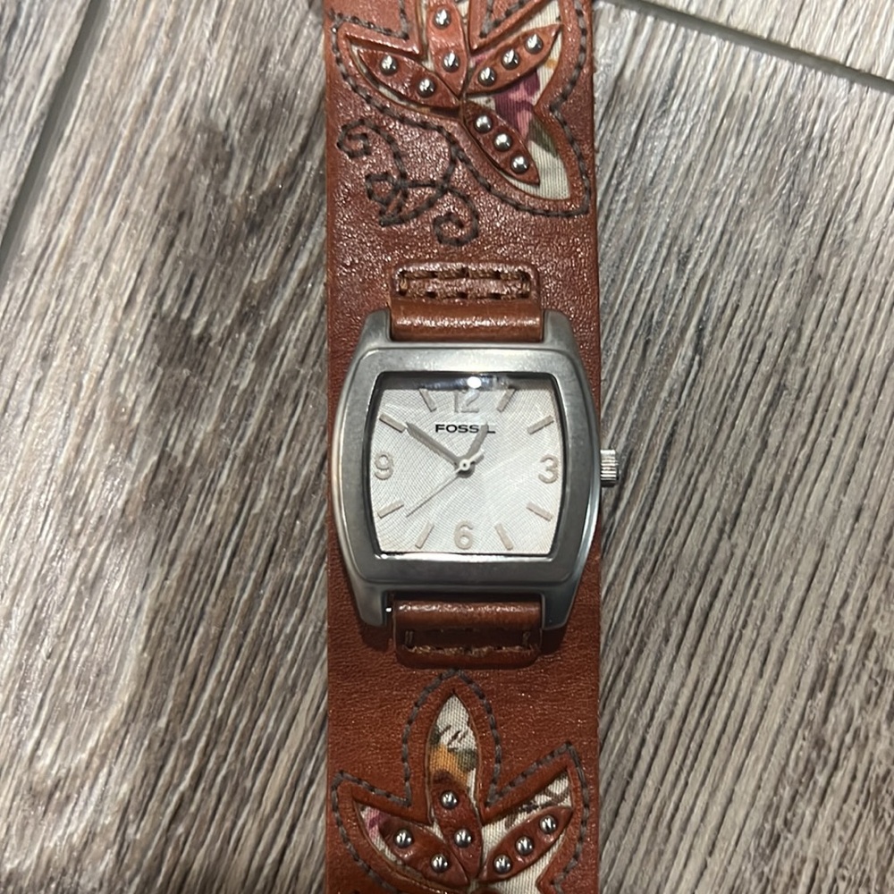 Hold- Fossil Watch - Picture 4 of 7